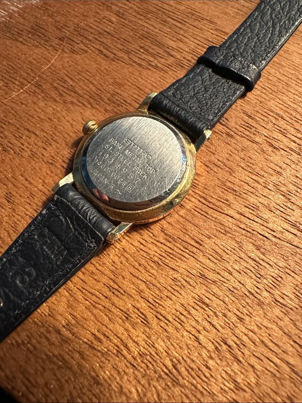 1990 Vintage Seiko Arabic Dress Watch with Navy Leather Band  display picture 1